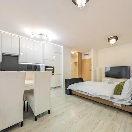 Tarnogaj Superior With Garden By Bookinghost *